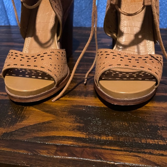 GB HEELS - Picture 9 of 10